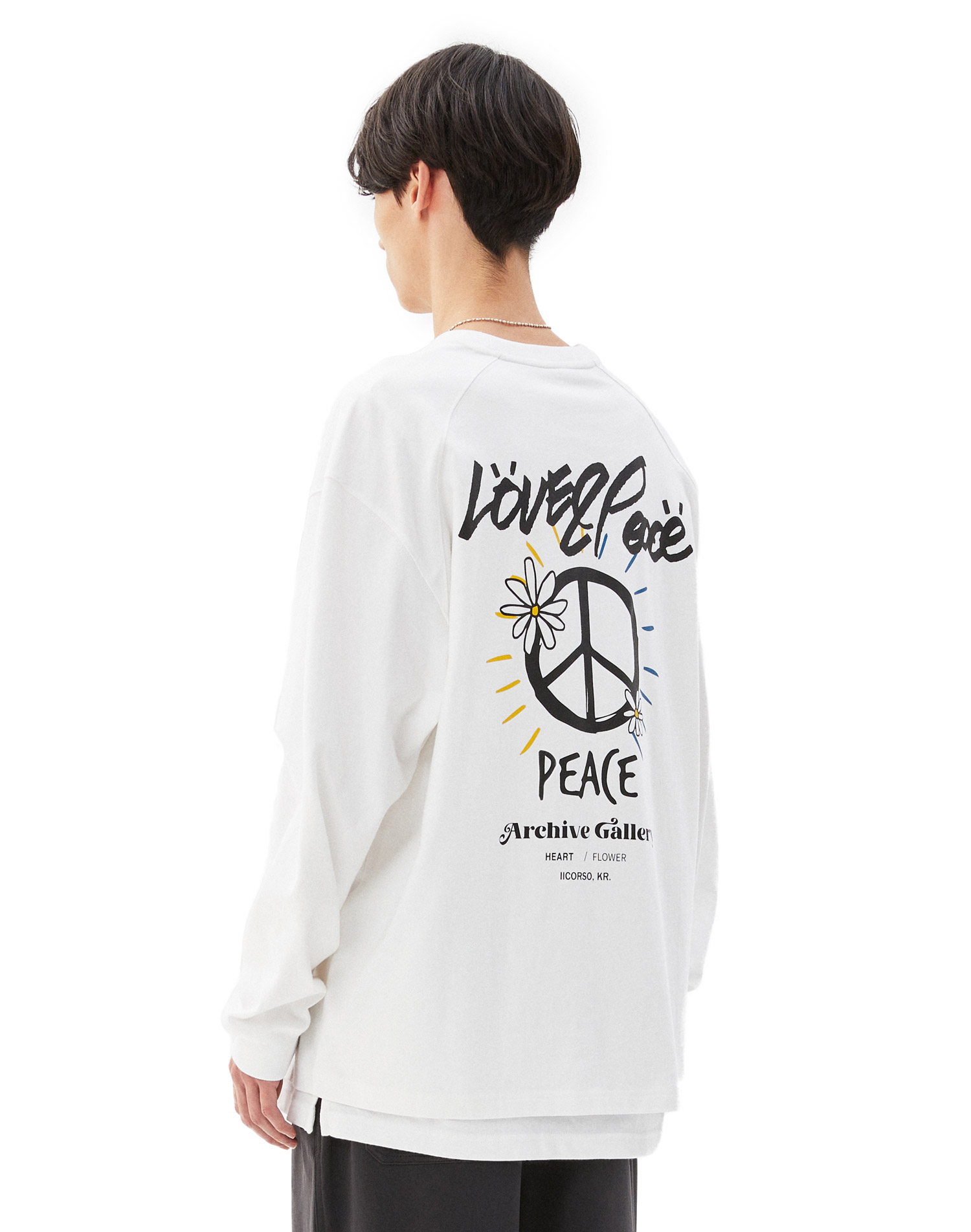 화이트 오버핏 Love & Peace 롱 슬리브 IETS2F005WT